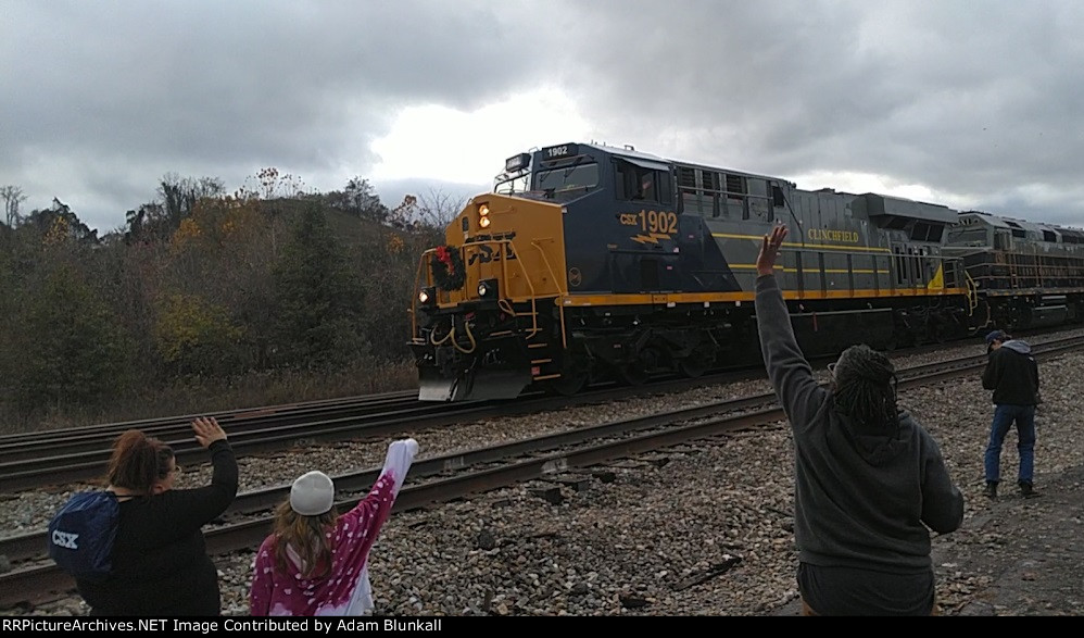 CSX 1902 leads Santa Train